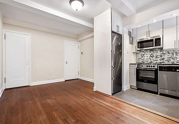 3rd image of 309 W 57th St APT 1005