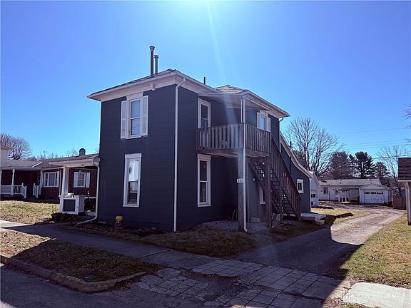 2nd image of 211 Pearl St