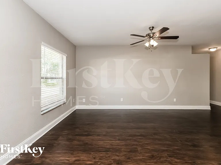 1553 S Cranberry Blvd — Photo 3