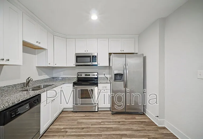 864 W 36th St — Photo 11