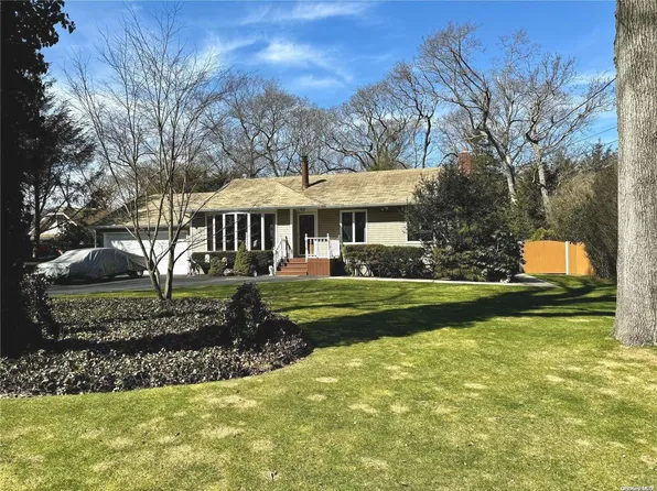 27 Edgewood Avenue, Nesconset, NY 11767