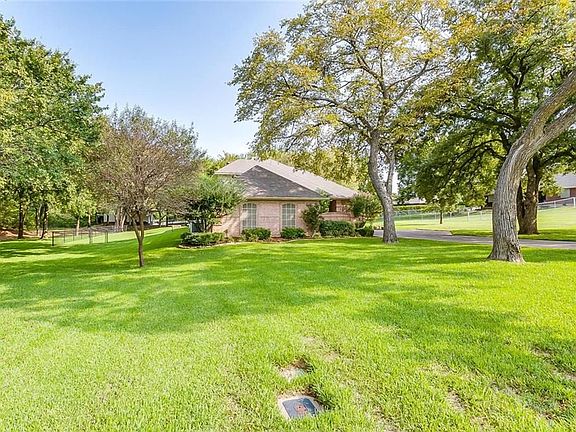4th image of 302 Village Creek Ct