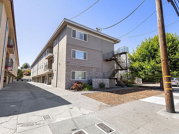 2nd image of 2136 Lincoln Ave #J