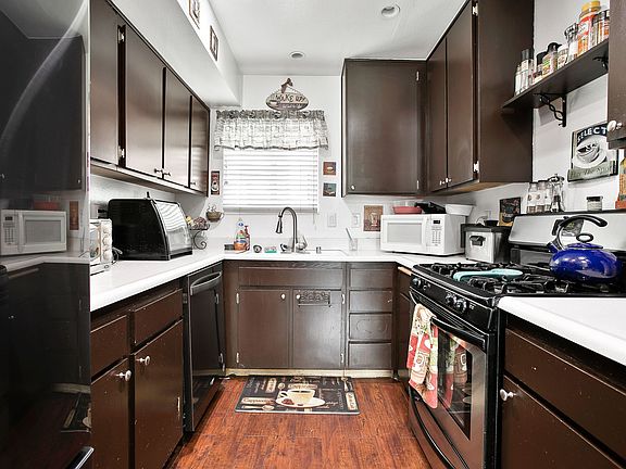 3rd image of 27069 Crossglade Ave Unit 5