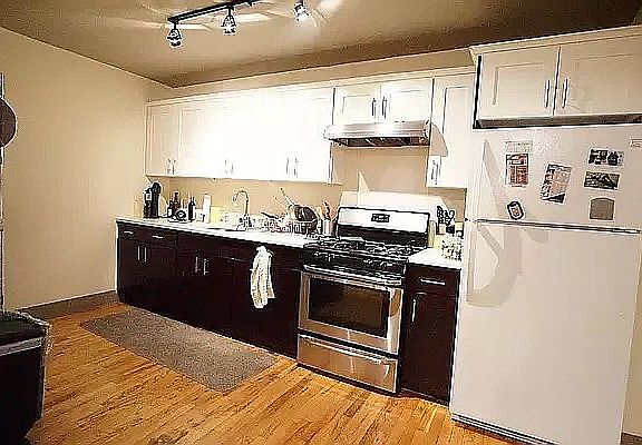 4th image of 72 Clarkson Ave #2