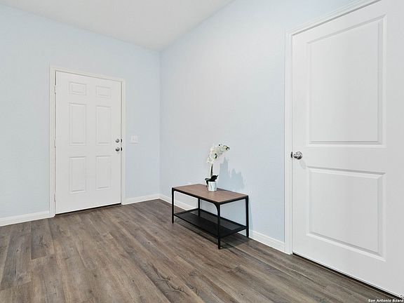 4th image of 5411 MALAKOFF DR