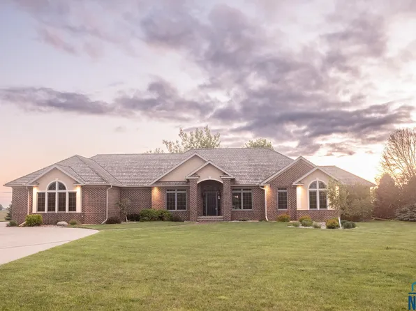 2008 Arizona Ave NW, Orange City, IA 51041