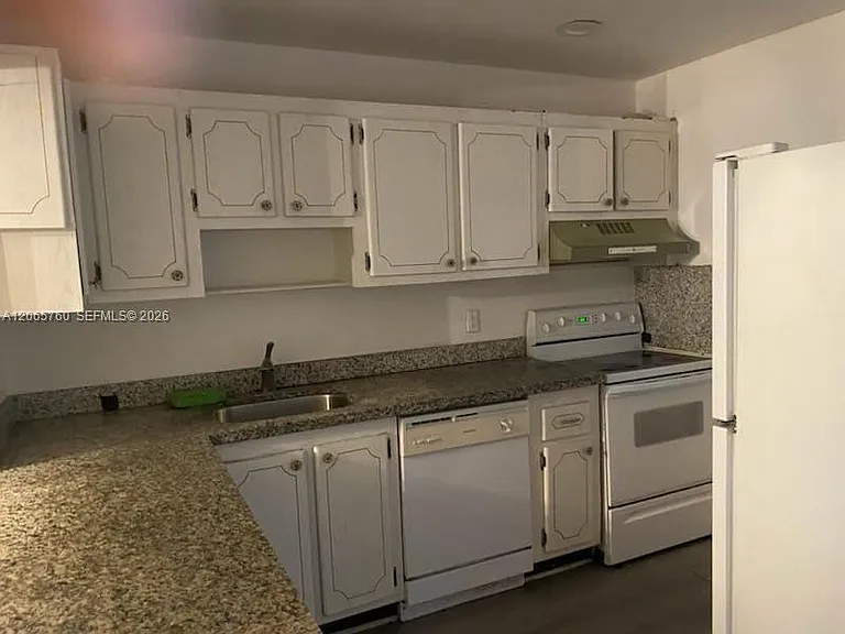 410 SE 2nd St #408 — Photo 2