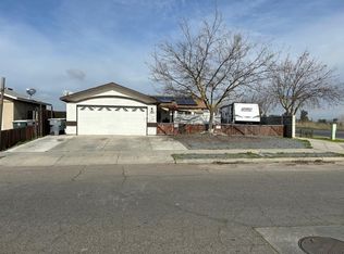 1375 Laguna Way, Madera, CA 93638