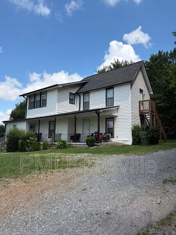 2 bed, 1.0 bath, 1200 sqft, $1,050 — Photo 1