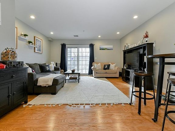 3rd image of 328 Copeland St APT 1D