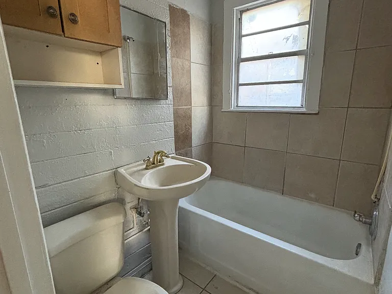 1005 W Arch St #C — Photo 4