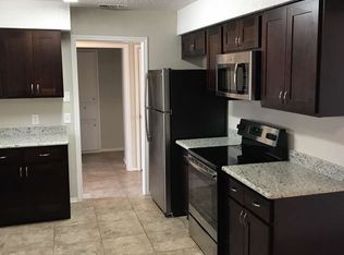 1124 Woodridge Dr, Azle, TX 76020