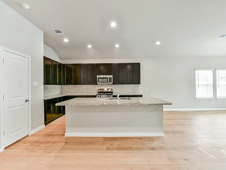 3915 Sugardale St — Photo 9