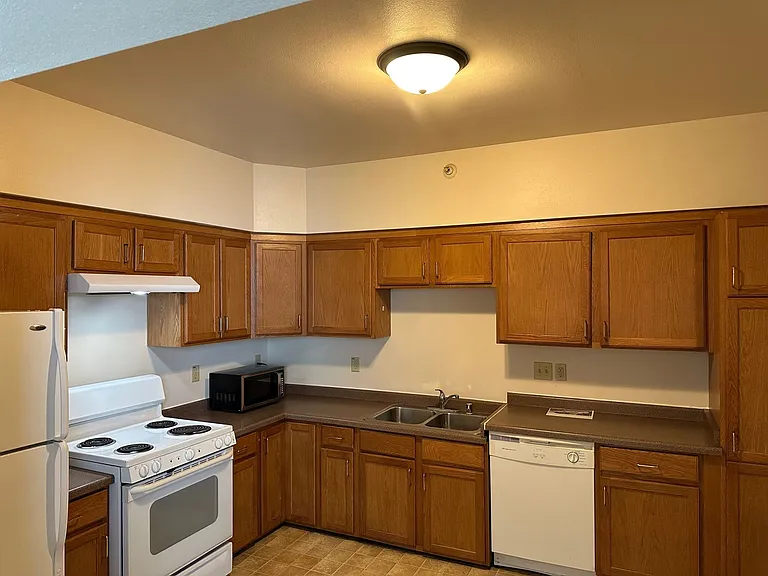1403 W 6th St — Photo 22