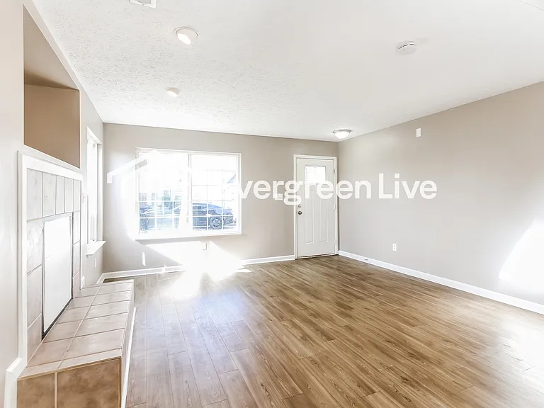 675 Pine Lake Dr — Photo 3