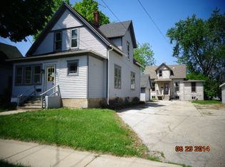 927 Wheeler St #2, Woodstock, IL 60098