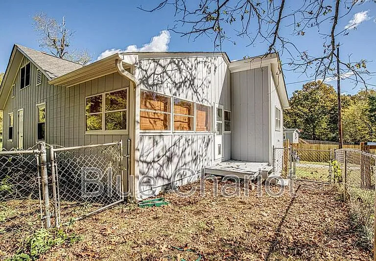 528 Short St — Photo 37