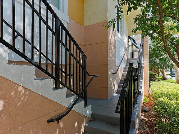 4th image of 250 NE 3rd Ave APT 214