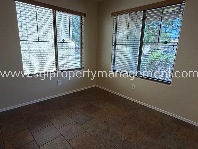383 E Anastasia St — Photo 5