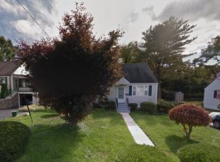 30 Saratoga Rd, White Plains, NY 10607