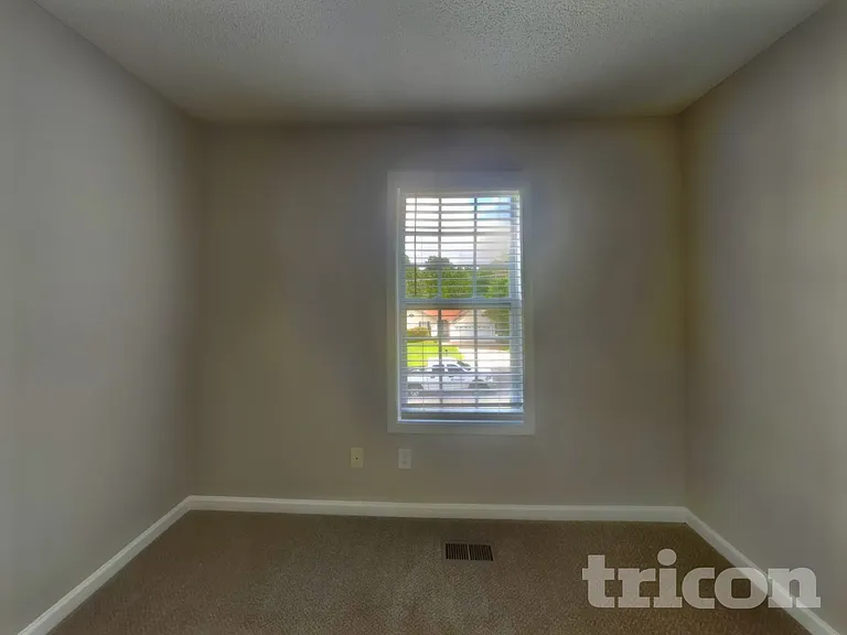 412 Remington Ct — Photo 15
