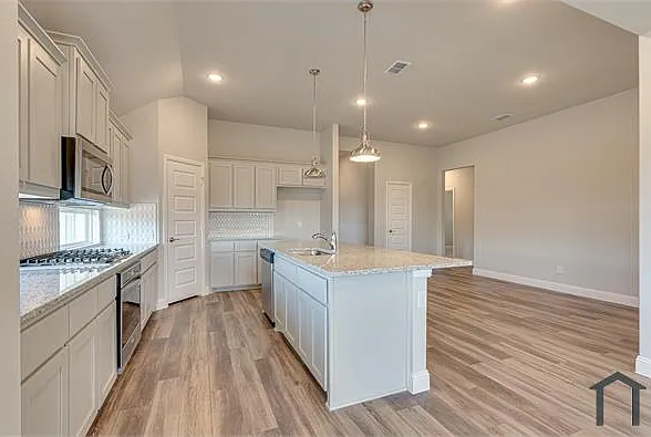 204 Rosewood Dr — Photo 23