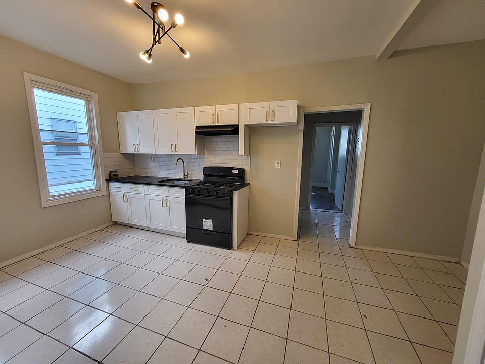 1st image of 174 Vermont Ave Floor 1
