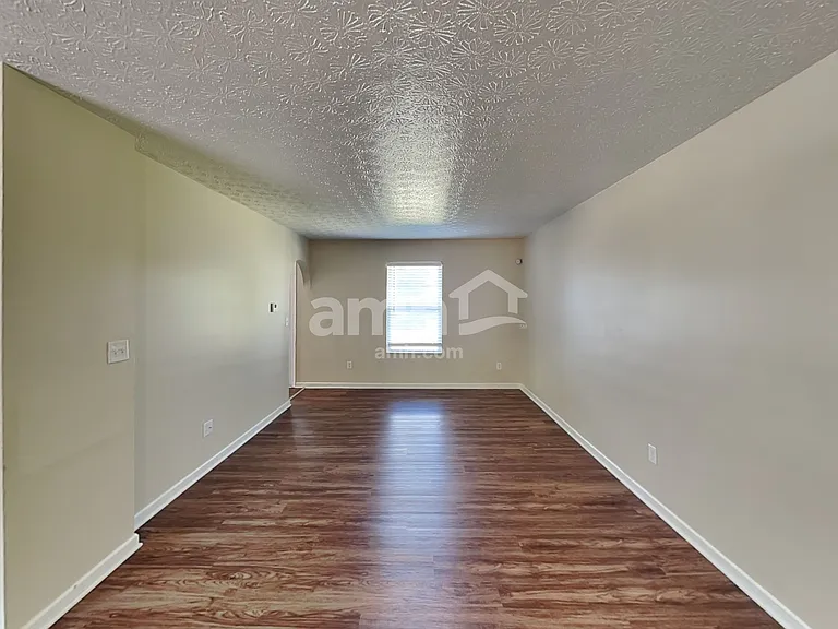275 Monarch Dr — Photo 4