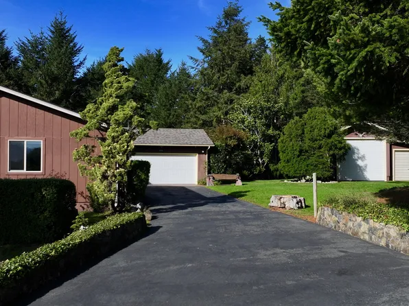 15604 Napa Ln, Brookings, OR 97415