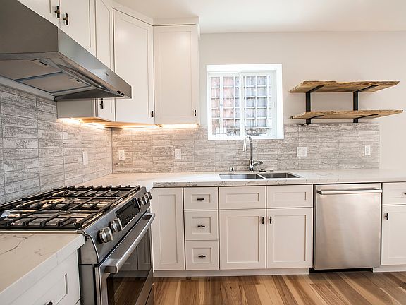 3rd image of 252 Cotter St