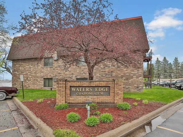 30675 Park St APT 308, Lindstrom, MN 55045