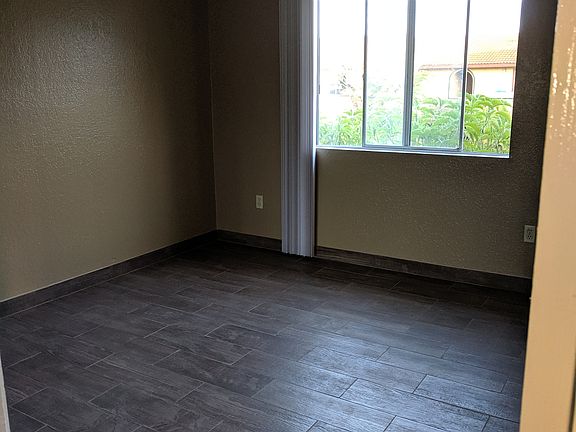 5th image of 820 N Santa Fe Ave #11