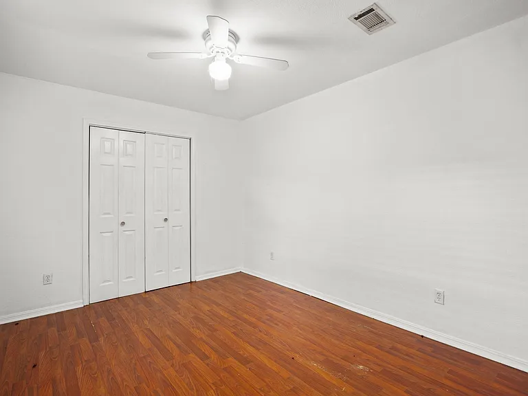 2610 E 3rd St #B — Photo 11
