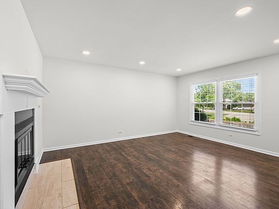 3rd image of 365 Pebble Creek Dr