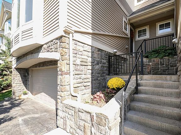 3rd image of 231 Old Creek Dr