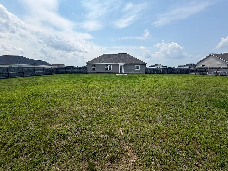 622 Fescue Dr — Photo 3