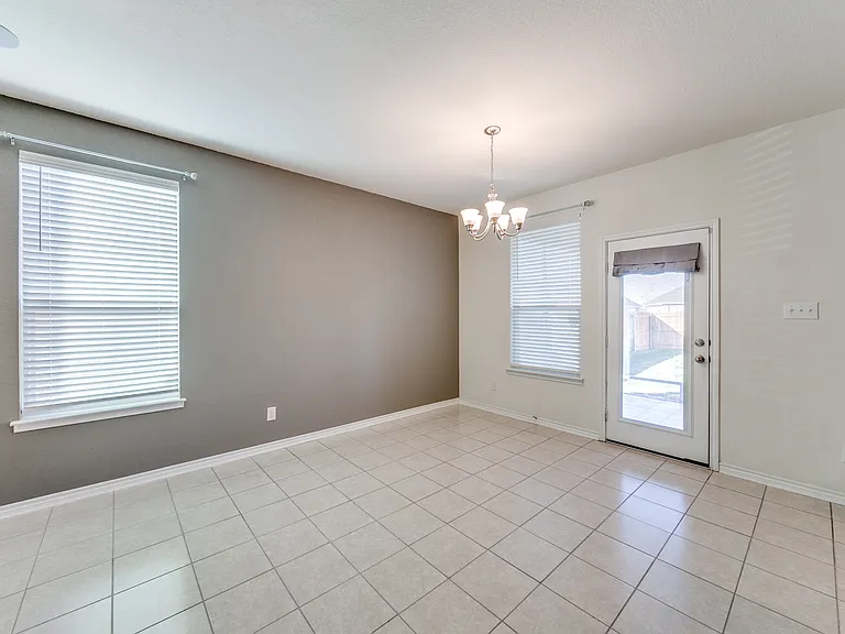 2423 Lazo Smt — Photo 13
