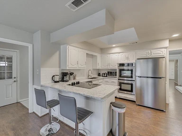 2116 Newcastle Cir — Photo 2