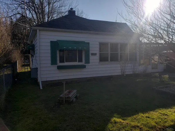 147 W Maple St, Montrose, MI 48457