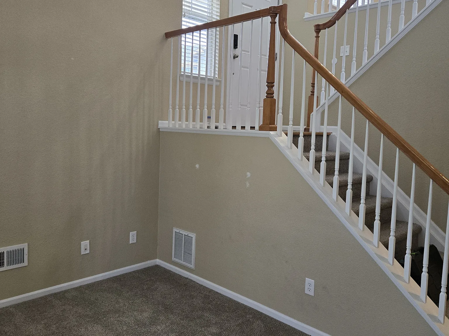 3 bed, 2.5 bath, 1456 sqft, $2,700 — Photo 3