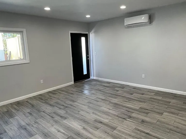 5720 Burchard Ave — Photo 3