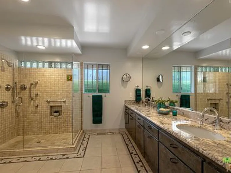 464 E San Jose Rd — Photo 13