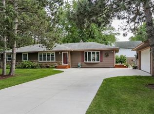 634 Koehler Rd, Vadnais Heights, MN 55127