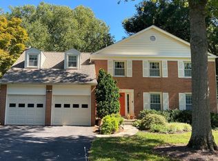 1205 Meadow Green Ln, Mc Lean, VA 22102