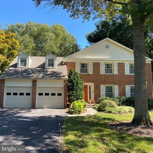 1205 Meadow Green Ln, Mc Lean, VA, 22102
