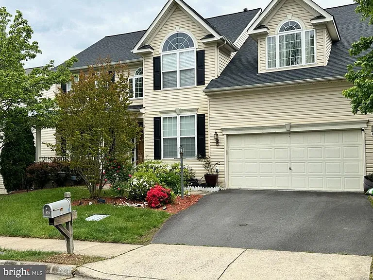 820 Saddleback Pl NE — Photo 3