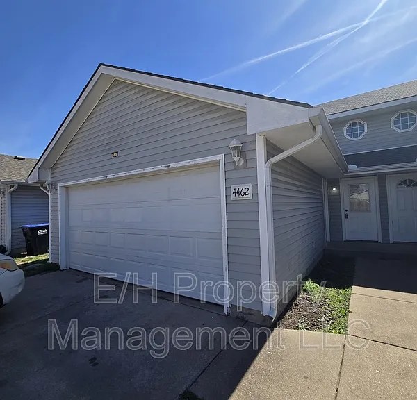 4462 S Elizabeth Ave — Photo 1