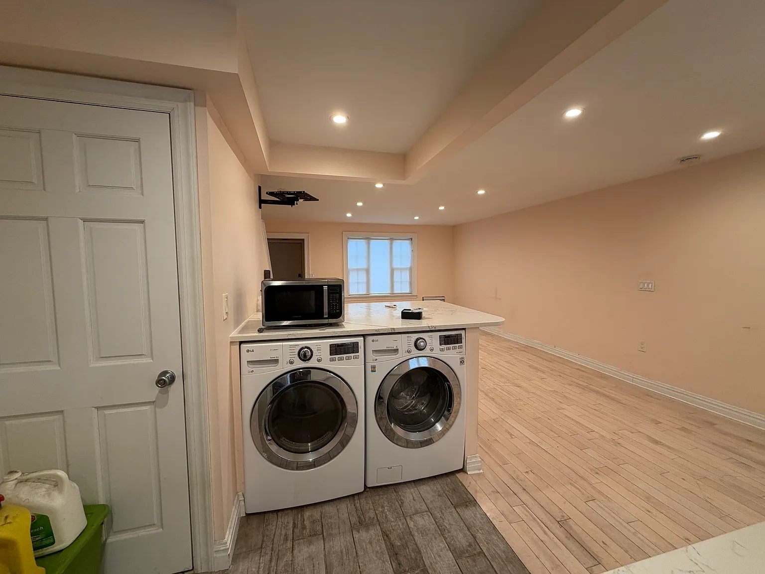 3 bed, 1152 sqft, $3,500 — Photo 3