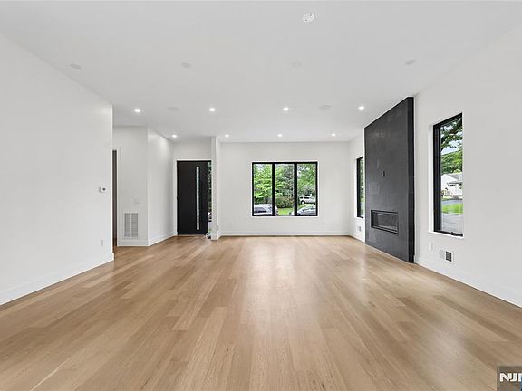 4th image of 1 Bancroft Pl